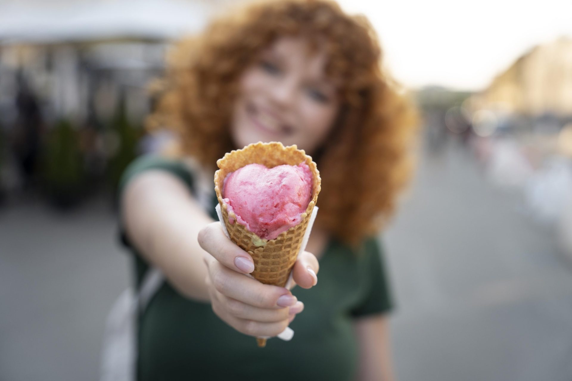 medium-shot-blurry-woman-with-ice-cream